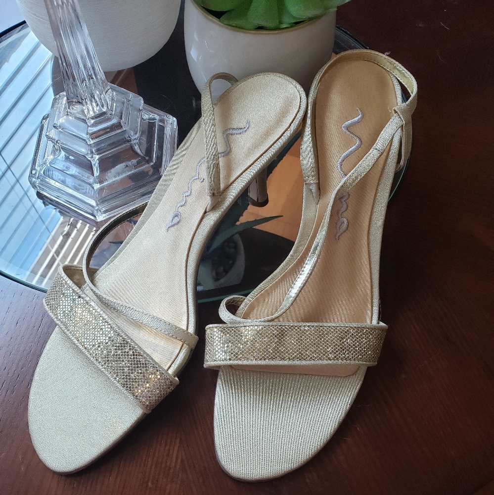 Nina Womens gold champagne/rhinestone strappy heels Size 7 1/2